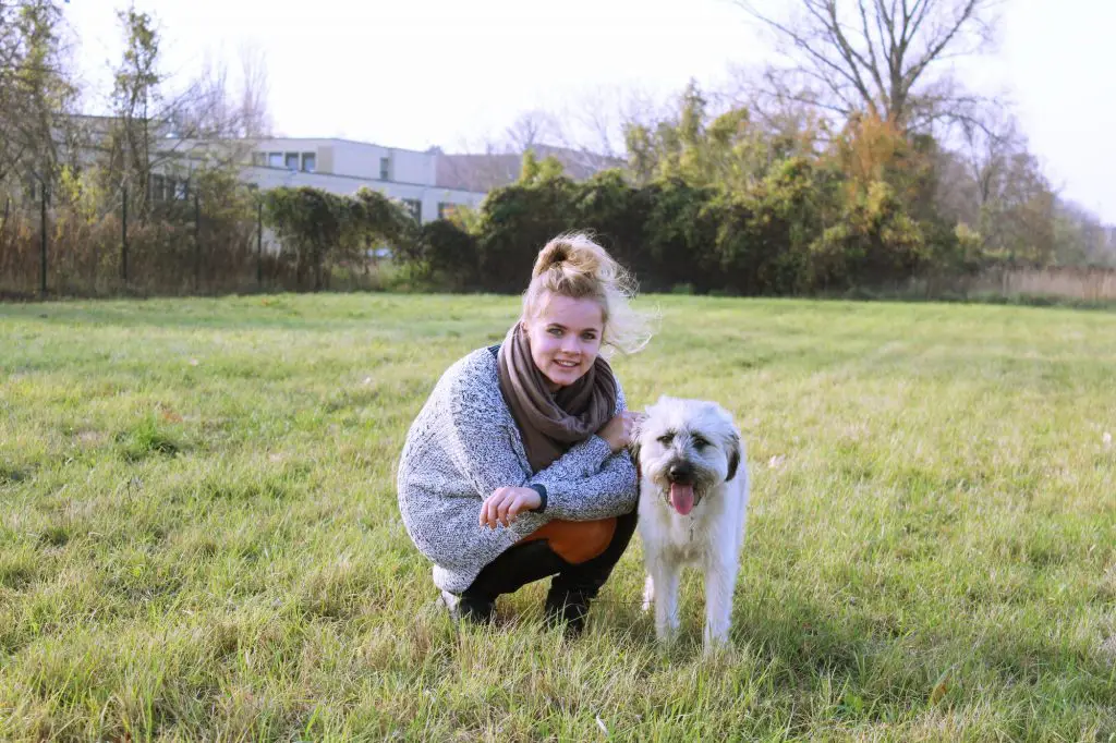 Frau mit Hund